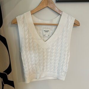 Abercrombie v-neck off-white knit sweater vest, slightly cropped